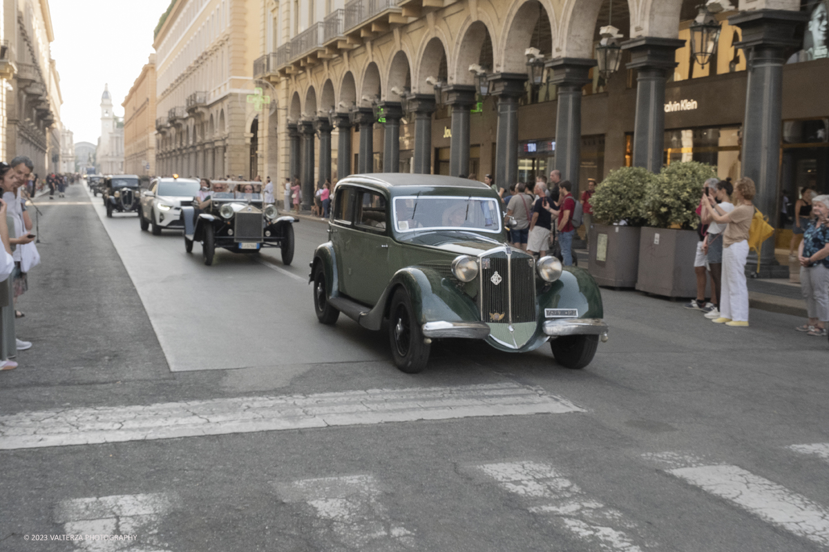 _DSF9219.jpg - 19/07/2023. Torino. MAUTO 90 anni. La parata delle vetture d'epoca. Nella foto un momento della parata attraverso via Roma