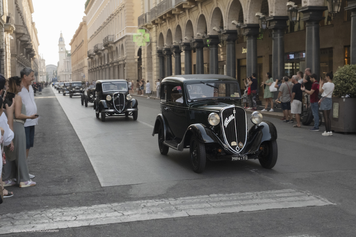 _DSF9246.jpg - 19/07/2023. Torino. MAUTO 90 anni. La parata delle vetture d'epoca. Nella foto un momento della parata attraverso via Roma