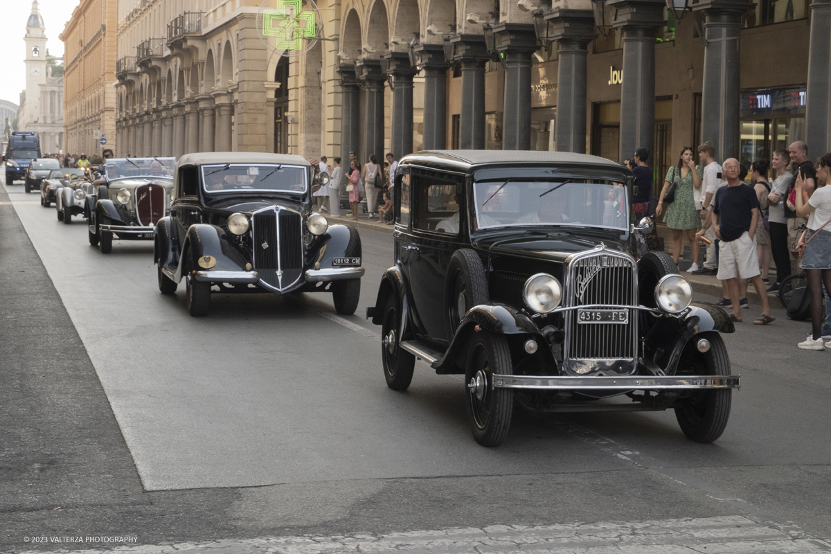 _DSF9290.jpg - 19/07/2023. Torino. MAUTO 90 anni. La parata delle vetture d'epoca. Nella foto un momento della parata attraverso via Roma