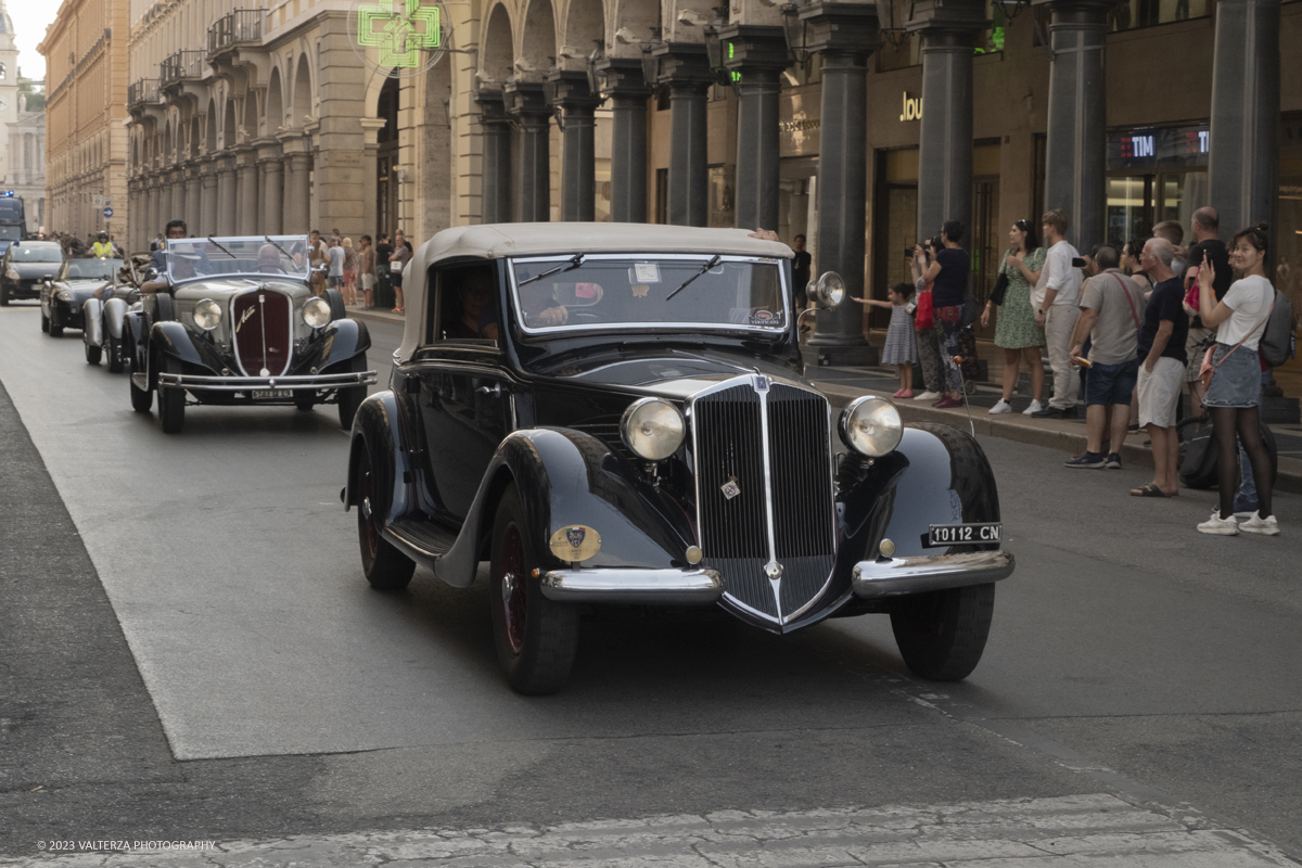 _DSF9300.jpg - 19/07/2023. Torino. MAUTO 90 anni. La parata delle vetture d'epoca. Nella foto un momento della parata attraverso via Roma