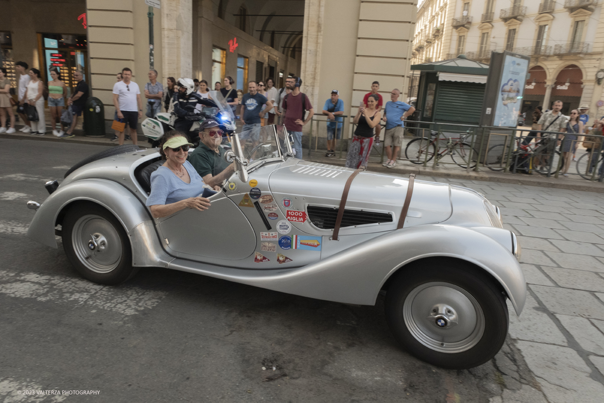 _DSF9330.jpg - 19/07/2023. Torino. mauto 90 anni.. La parata delle vetture d'epoca. Nella foto un momento della parata attraverso via Roma