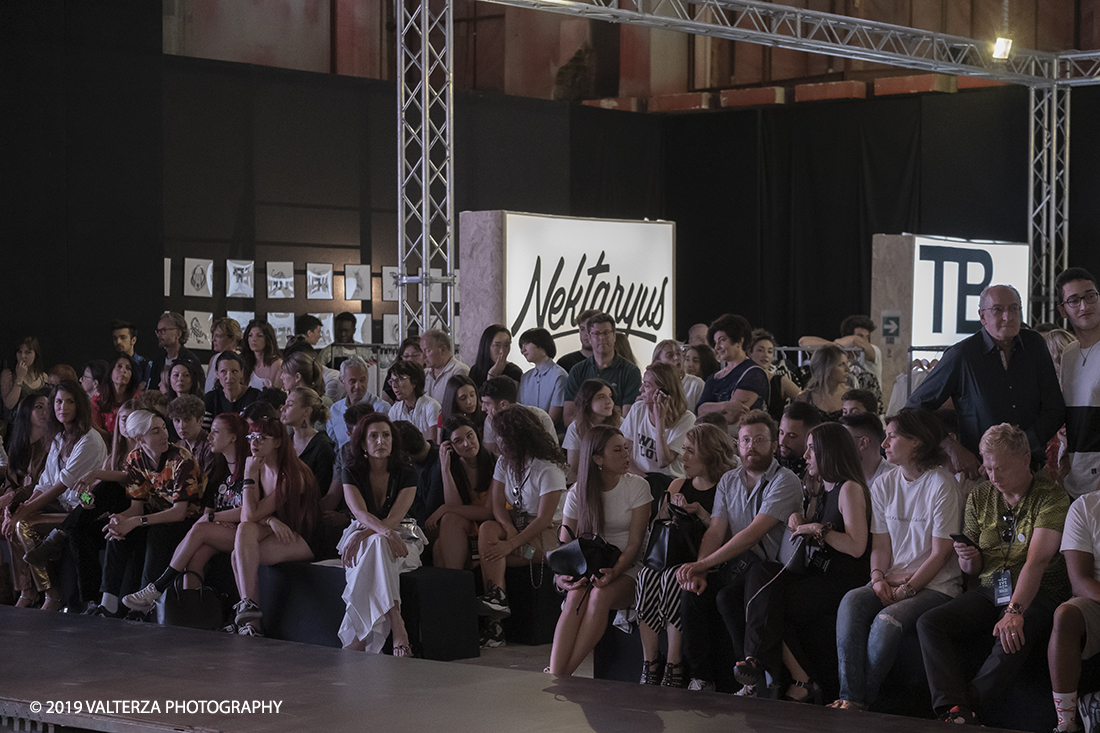 DSCF8142.jpg - 08/06/2019. Torino, Maze, il festival dedicato al mondo dello Streetwear e della Streetculture. Nella foto il pubblico in attesa della sfilata.