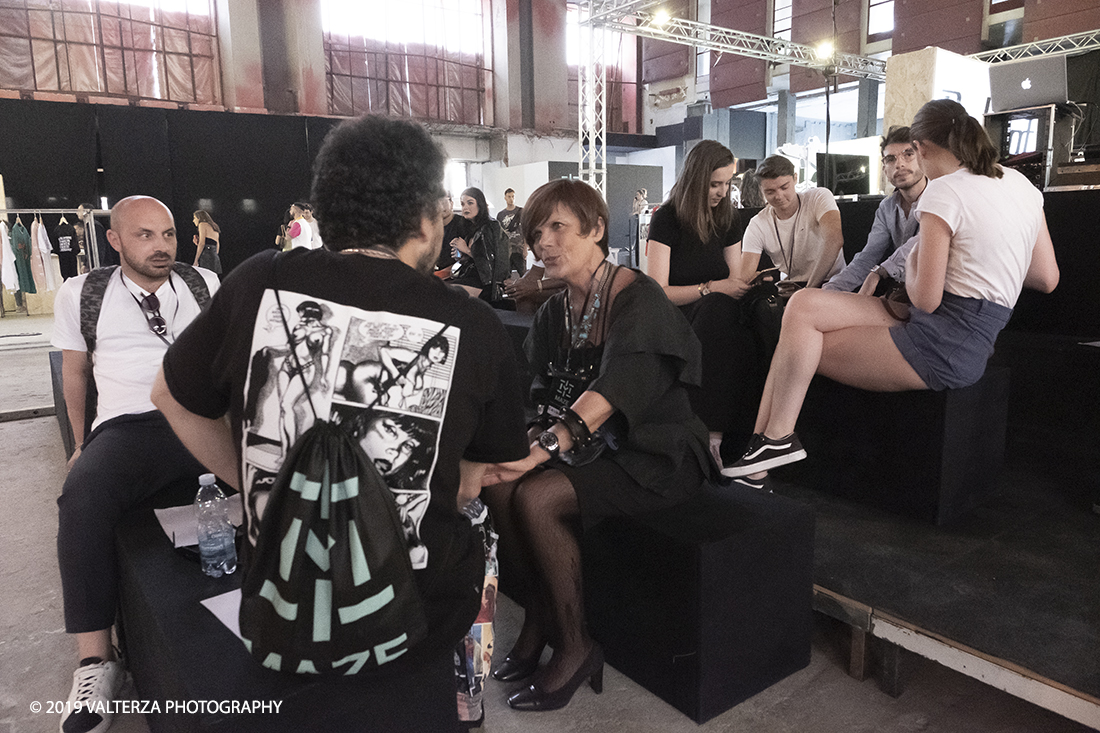 _DSF6591.jpg - 08/06/2019. Torino, Maze, il festival dedicato al mondo dello Streetwear e della Streetculture. Nella foto si socilaizza in attesa delle sfilate.