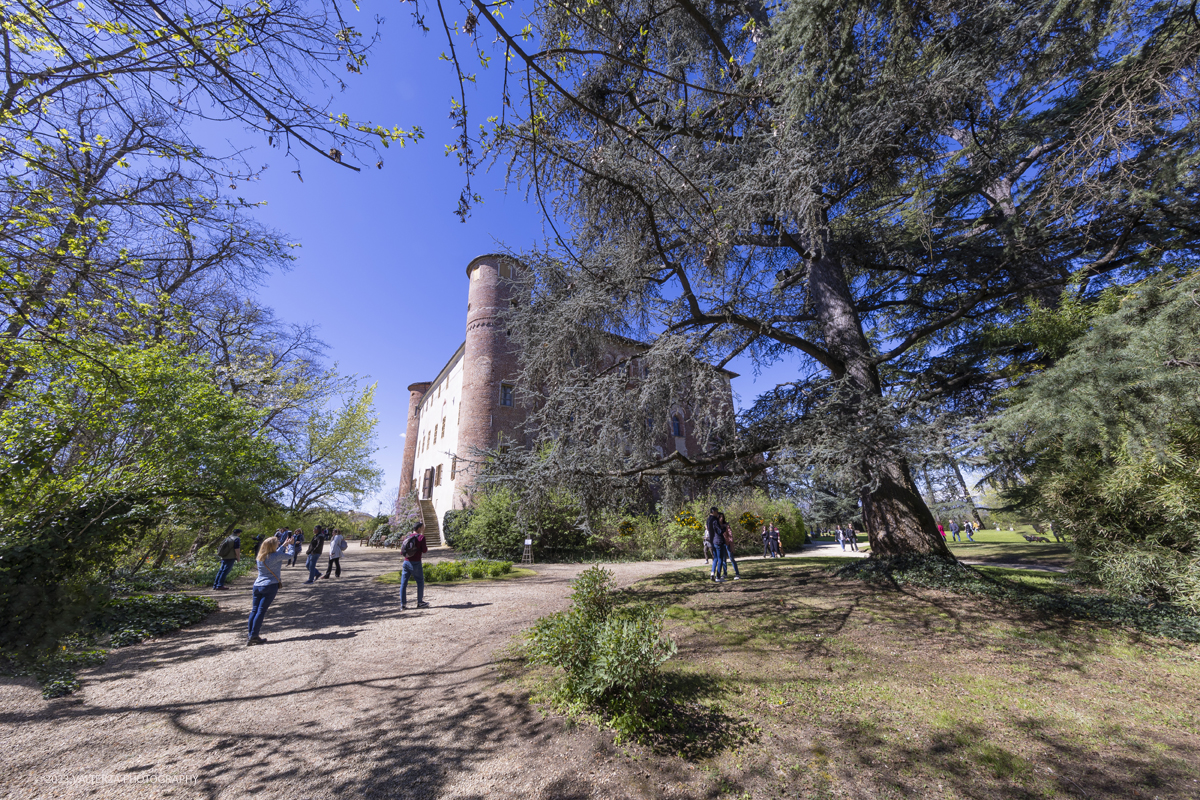 _G5A2516.jpg - 01/04/2023. Torino. La riapertura del parco del castello di Pralormo annuncia ogni anno la primavera con la straordinaria fioritura di piÃ¹ di 100.000 tulipani.. Nella foto il castello di Pralormo