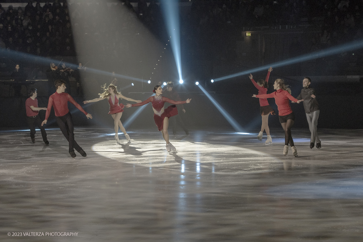 _G5A2984.jpg - 12/01/2024. Torino. Monet on Ice. Nella foto il momento ddi chiusura dello spettacolo con tutti i campioni in pista