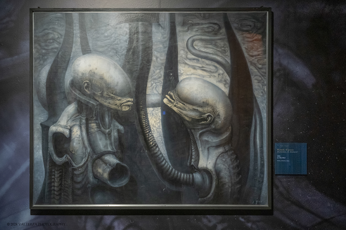 _DSF7270.jpg - 04/10/2024. Torino.  La prima e ampia retrospettiva prevista in Italia dedicata a Hans Ruedi Giger, uno degli artisti piÃ¹ visionari del secondo Novecento. Oltre settanta pezzi originali tra dipinti, sculture, disegni, fotografie, oggetti di design e video provenienti dal Museo Giger. Nella foto mutanti, seconda prova, 1975