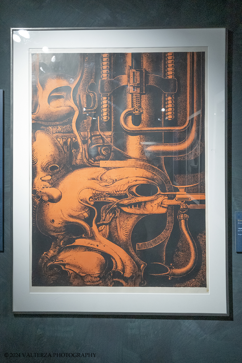 _DSF7500.jpg - 04/10/2024. Torino.  La prima e ampia retrospettiva prevista in Italia dedicata a Hans Ruedi Giger, uno degli artisti piÃ¹ visionari del secondo Novecento. Oltre settanta pezzi originali tra dipinti, sculture, disegni, fotografie, oggetti di design e video provenienti dal Museo Giger. Nella foto Biomeccanoide, 1969