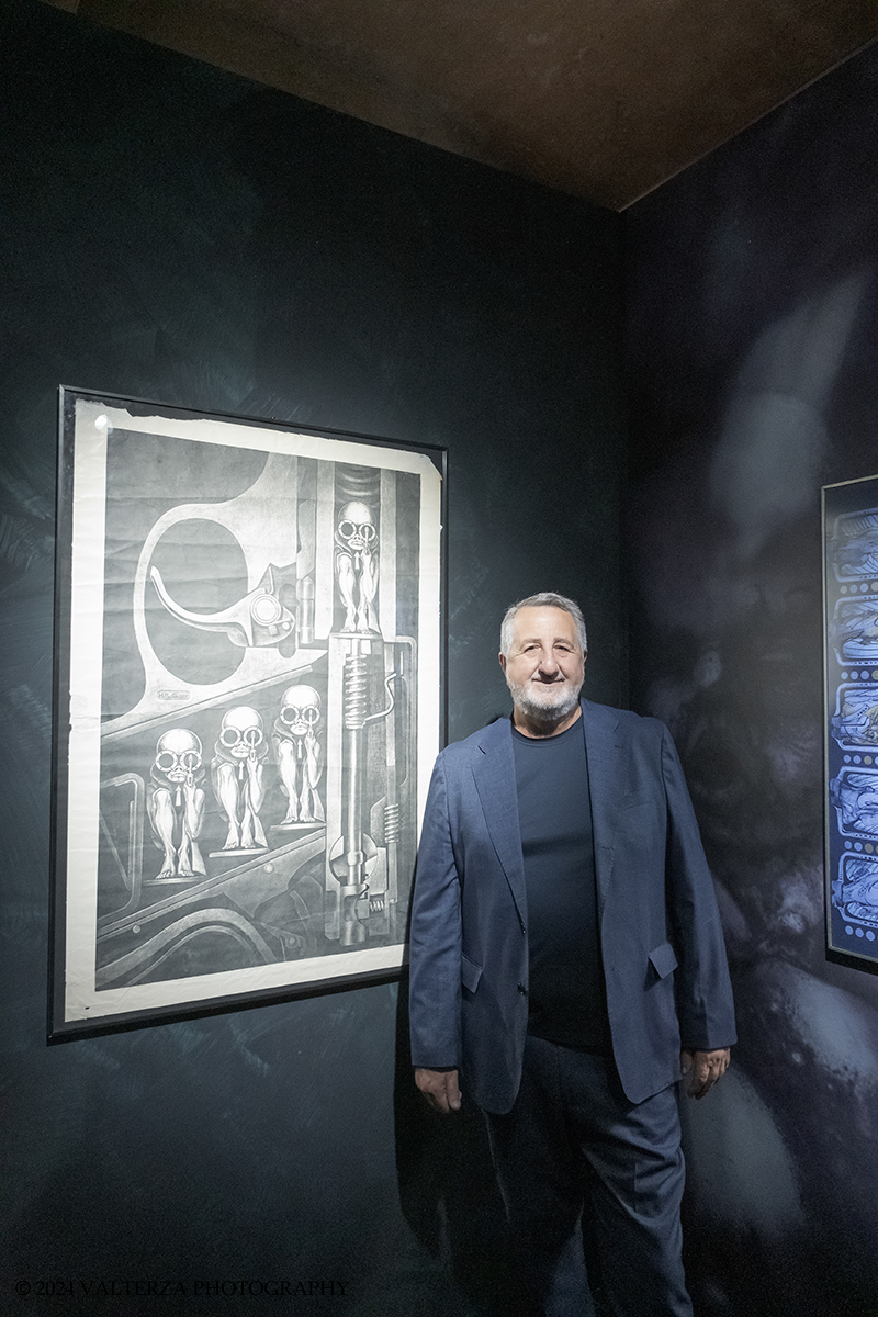 _DSF7826.jpg - 04/10/2024. Torino.  La prima e ampia retrospettiva prevista in Italia dedicata a Hans Ruedi Giger, uno degli artisti piÃ¹ visionari del secondo Novecento. Oltre settanta pezzi originali tra dipinti, sculture, disegni, fotografie, oggetti di design e video provenienti dal Museo Giger. Nella foto Salvatore Lacagnina SocietÃ  Navigare produttrice della mostra