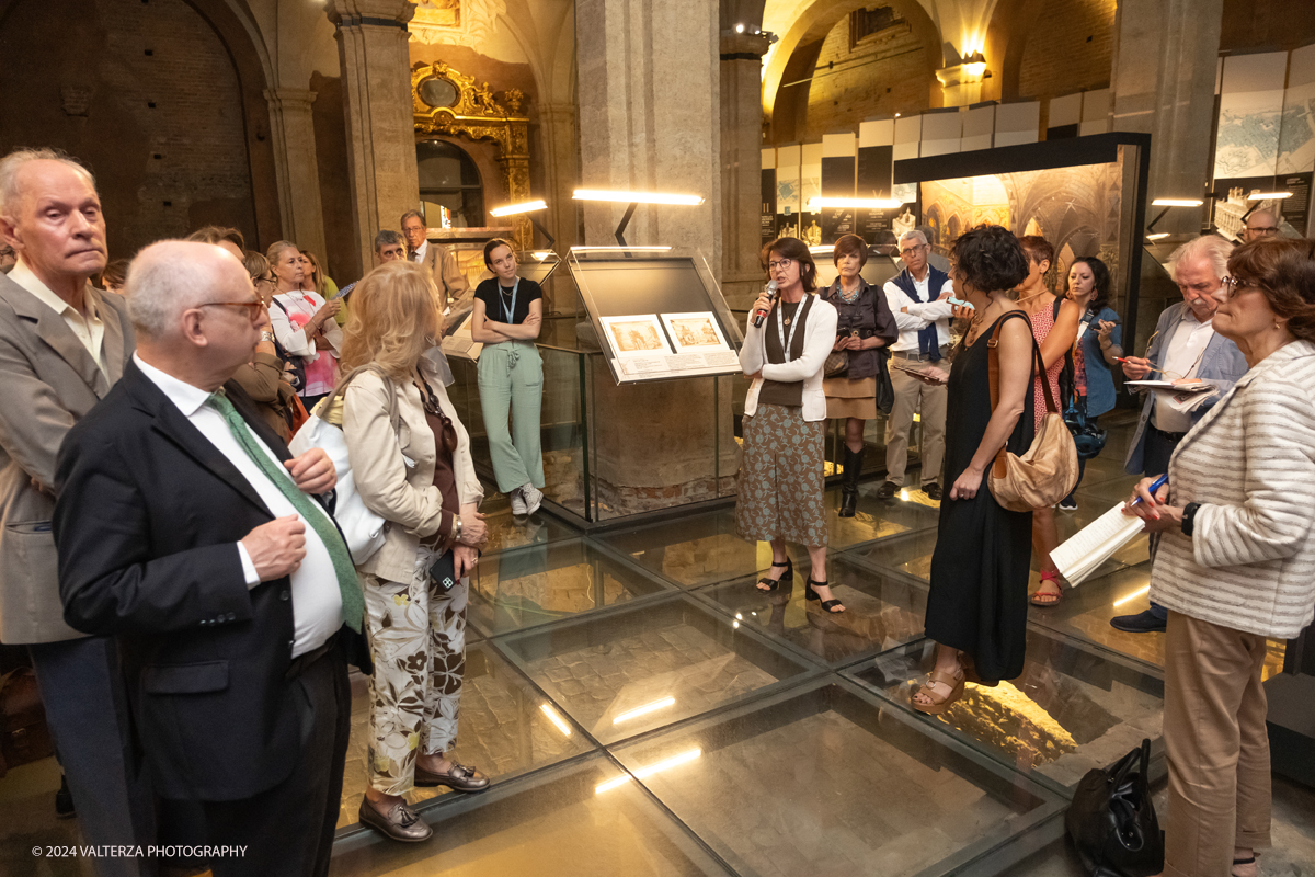 _DSF9407-2.jpg - 19/06/2024. Torino. Palazzo Madama presenta in Corte medievale la mostra Teatri e teatrini. Le arti della scena tra Sette e Ottocento nelle collezioni di Palazzo Madama, dedicata alla storia del teatro e al mondo complesso che si muove nel Settecento e nellâ€™Ottocento intorno alla messa in scena degli spettacoli. Nella foto visita guidata alla mostra dalla curatrice la curatrice della mostra Clelia Arnaldi di Balme