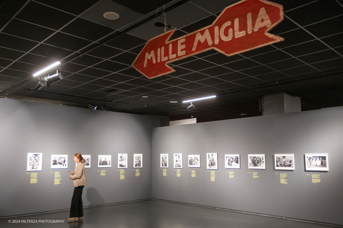 _DSF8280.jpg - 12/06/202. Torino. Lâ€™esposizione â€“ realizzata in collaborazione con il Museo Mille Miglia di Brescia e visitabile nella project room del MAUTO dal 12 giugno al 29 settembre â€“ racconta la storia della leggendaria corsa, unâ€™epopea durata un trentennio â€“ dal 1927 al 1957 â€“ e per la quale gareggiarono su un percorso di â€œ1000 Migliaâ€� i campioni piÃ¹ celebri del periodo. Nella foto l'indicazione alla mostra