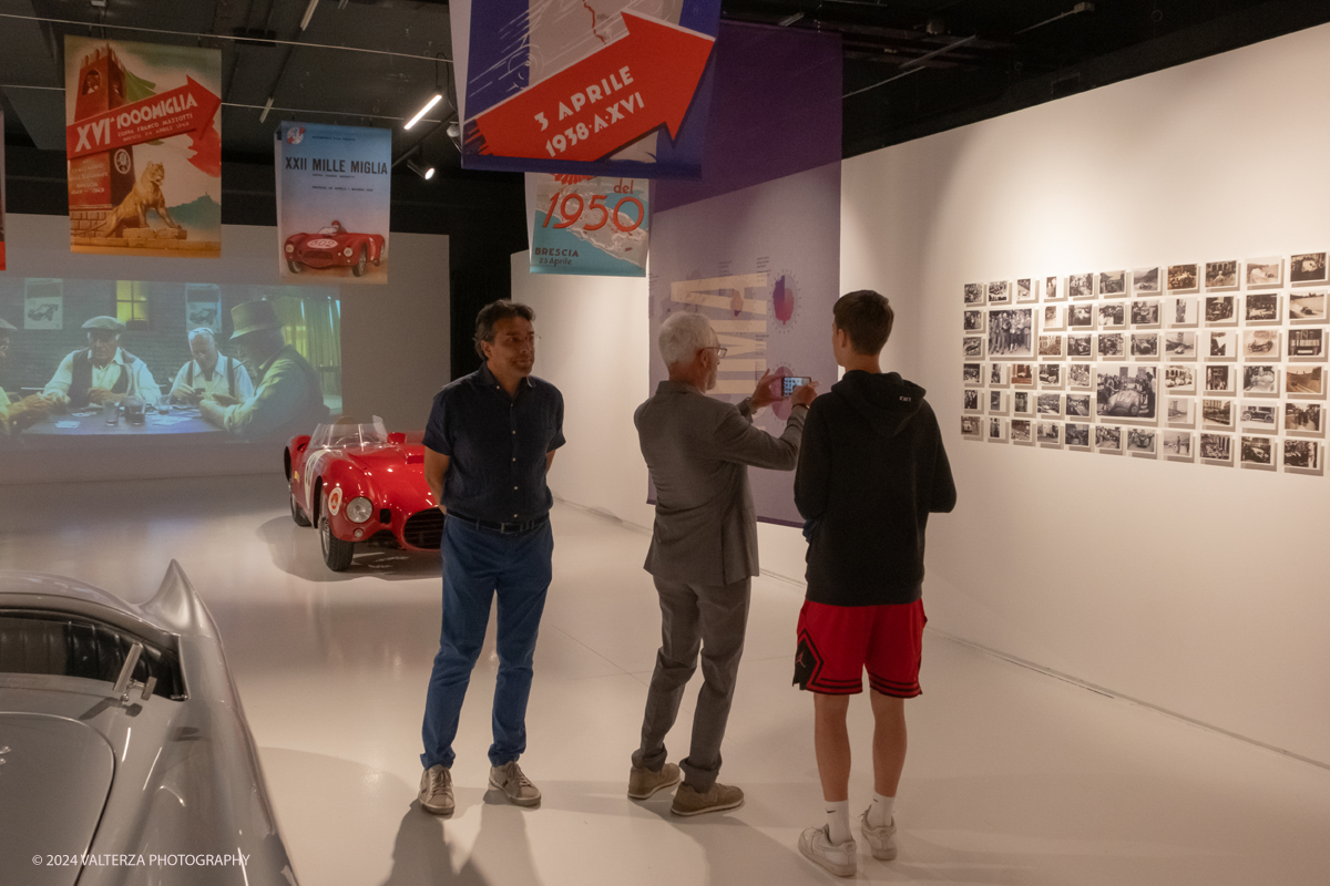 _DSF8572.jpg - 12/06/202. Torino.  Lâ€™esposizione â€“ realizzata in collaborazione con il Museo Mille Miglia di Brescia e visitabile nella project room del MAUTO dal 12 giugno al 29 settembre â€“ racconta la storia della leggendaria corsa, unâ€™epopea durata un trentennio â€“ dal 1927 al 1957 â€“ e per la quale gareggiarono su un percorso di â€œ1000 Migliaâ€� i campioni piÃ¹ celebri del periodo. Nella foto in visita alla mostra