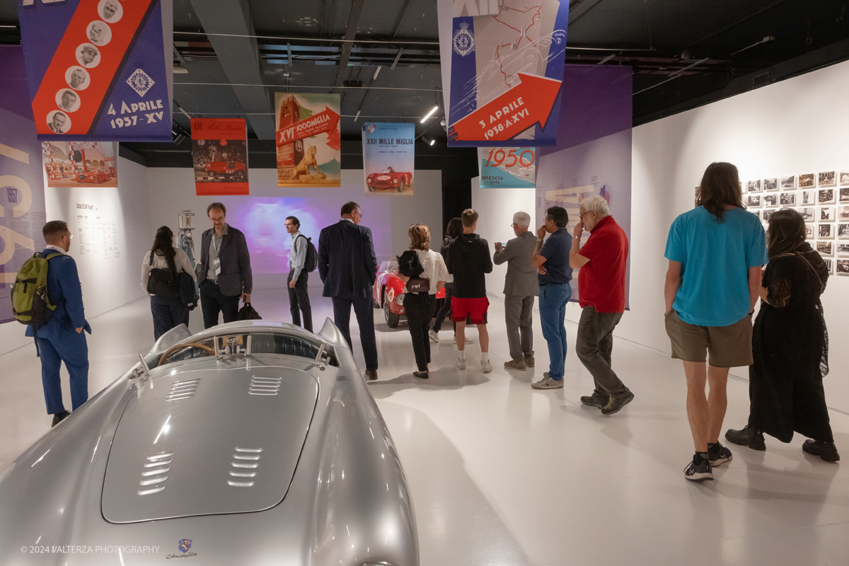 _DSF8589.jpg - 12/06/202. Torino.  Lâ€™esposizione â€“ realizzata in collaborazione con il Museo Mille Miglia di Brescia e visitabile nella project room del MAUTO dal 12 giugno al 29 settembre â€“ racconta la storia della leggendaria corsa, unâ€™epopea durata un trentennio â€“ dal 1927 al 1957 â€“ e per la quale gareggiarono su un percorso di â€œ1000 Migliaâ€� i campioni piÃ¹ celebri del periodo. Nella foto in visita alla mostra