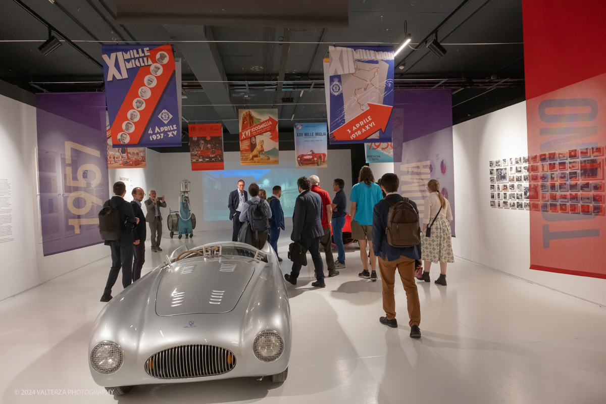 _DSF8596.jpg - 12/06/202. Torino.  Lâ€™esposizione â€“ realizzata in collaborazione con il Museo Mille Miglia di Brescia e visitabile nella project room del MAUTO dal 12 giugno al 29 settembre â€“ racconta la storia della leggendaria corsa, unâ€™epopea durata un trentennio â€“ dal 1927 al 1957 â€“ e per la quale gareggiarono su un percorso di â€œ1000 Migliaâ€� i campioni piÃ¹ celebri del periodo. Nella foto in visita alla mostra