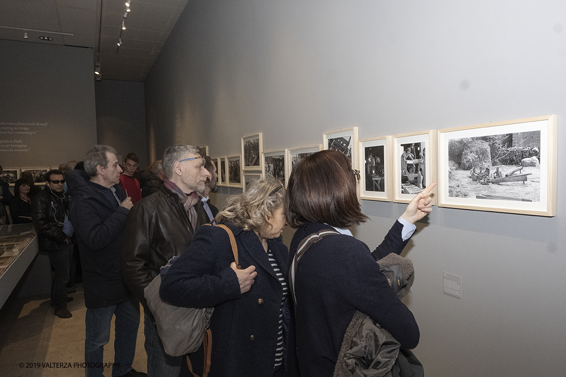 _DSF8193.jpg - 14-03-2019. Torino. Alla GAM,come eravamo. L'Italia del dopoguerra che si rimette in piedi ed il mondo del lavoro. Nella foto visitatori della mostra subito dopo l'apertura.