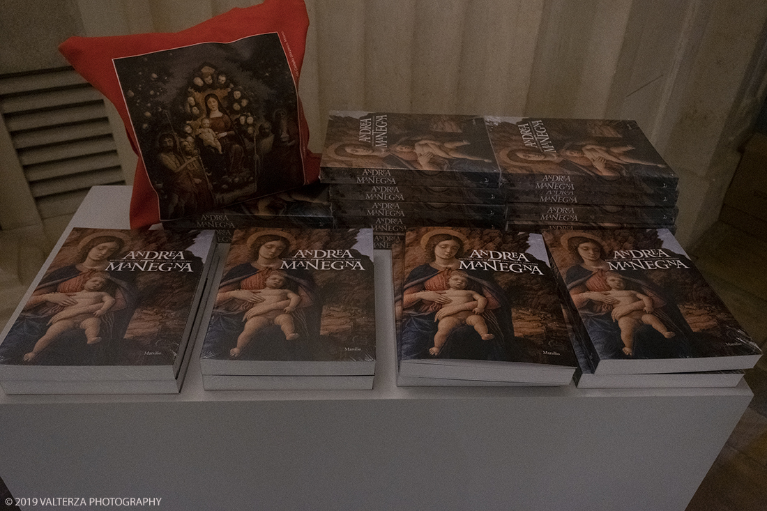 _DSF9083.jpg - 11/12/2019. Torino. Andrea Mantegna. Rivivere l'antico ,costruire il moderno. Nella foto i cataloghi della mostra editi da Marsilio.