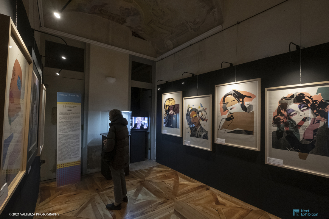 _DSF0737.jpg - 19/11/2021. Torino. La mostra evento a Palazzo Barolo  offre uno sguardo intimo e curioso su uno degli artisti simbolo del XX secolo. Per conoscere genio, creativitÃ  ed innovazione del padre della Pop Art. Nella foto in visita alla mostra