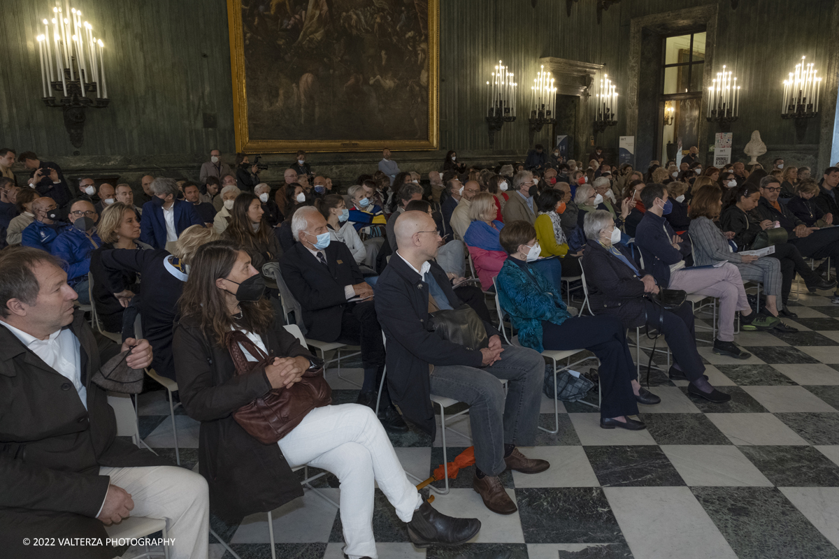 _DSF9707.jpg - 05/05/2022. Torino. La mostra Ã¨ la proposta con cui i Musei Reali intendono creare un percorso di visita innovativo nel quale le tecniche e i linguaggi dellâ€™arte contemporanea dialoghino con la cornice dellâ€™antica residenza. Nella foto la sala della conferenza stampa con in prima fila gli artisti che espongono in mostra