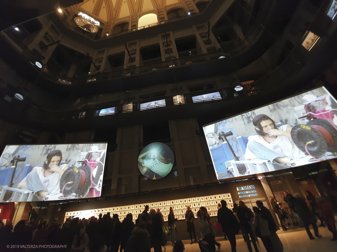 20190423_185059.jpg - 23/04/2019. Torino, le fotografie realizzate  da Asia Argento esposte al Museo Nazionale del Cinema. Nella foto il salone ,detto l'Aula del tempio, della Mole Antonelliana sede dell'evento.