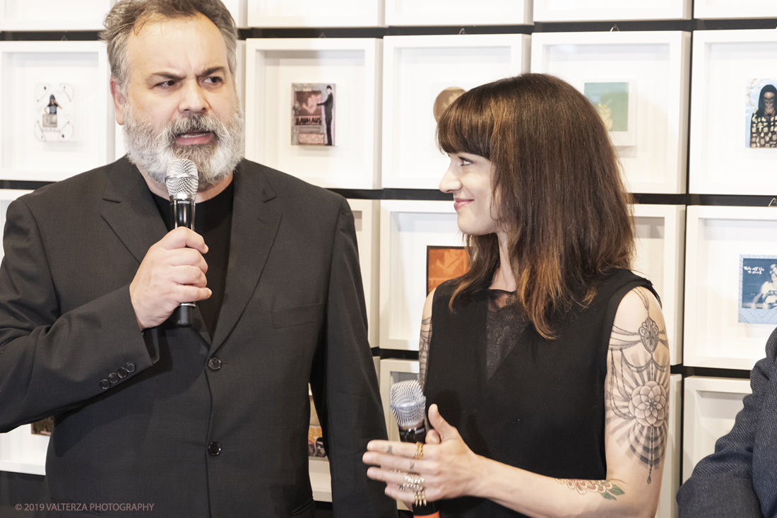 DSCF1570.jpg - 23/04/2019. Torino,  le fotografie realizzate  da Asia Argento esposte al Museo Nazionale del Cinema. Nella foto Il curatore della mostra Stefano Iachetti introduce i presenti all'opera di Asia Argento.