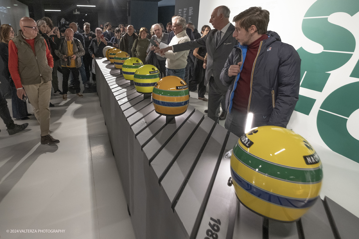 _DSF0173.jpg - 23/04/2024. Torino. La mostra Ã¨ la piÃ¹ grande e completa esposizione di vetture, memorabilia, libri e scatti fotografici mai realizzata ed intende approfondire due aspetti: la storia sportiva del campione e quella privata di un uomo che ha conquistato il cuore di milioni di appassionati in tutto il mondo.. Nella foto visita alla mostra guidata dal curatore, Carlo Cavicchi