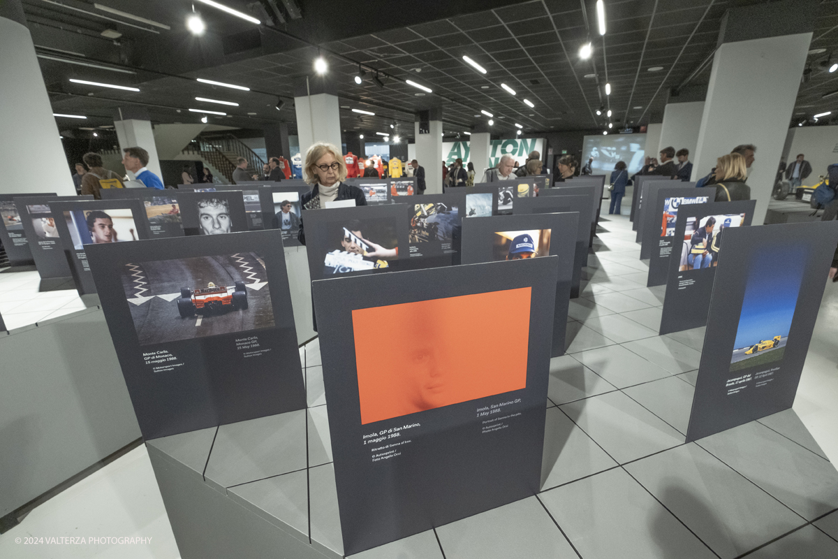 _DSF0210.jpg - 23/04/2024. Torino. La mostra Ã¨ la piÃ¹ grande e completa esposizione di vetture, memorabilia, libri e scatti fotografici mai realizzata ed intende approfondire due aspetti: la storia sportiva del campione e quella privata di un uomo che ha conquistato il cuore di milioni di appassionati in tutto il mondo.. Nella foto collezione di fotografie che ritraggono Ayrton Senna