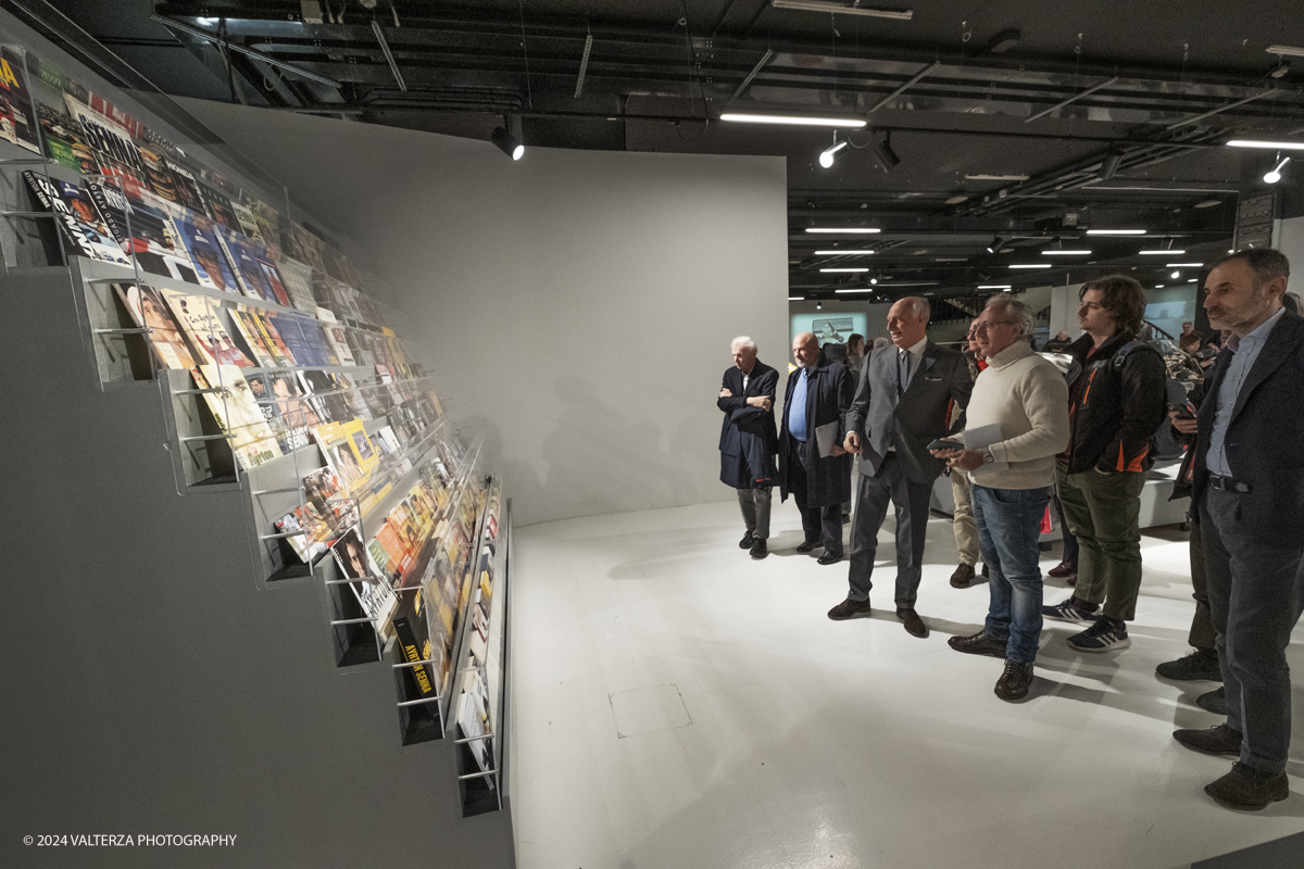 _DSF0257.jpg - 23/04/2024. Torino. La mostra Ã¨ la piÃ¹ grande e completa esposizione di vetture, memorabilia, libri e scatti fotografici mai realizzata ed intende approfondire due aspetti: la storia sportiva del campione e quella privata di un uomo che ha conquistato il cuore di milioni di appassionati in tutto il mondo.. Nella foto visita alla mostra guidata dal curatore, Carlo Cavicchi