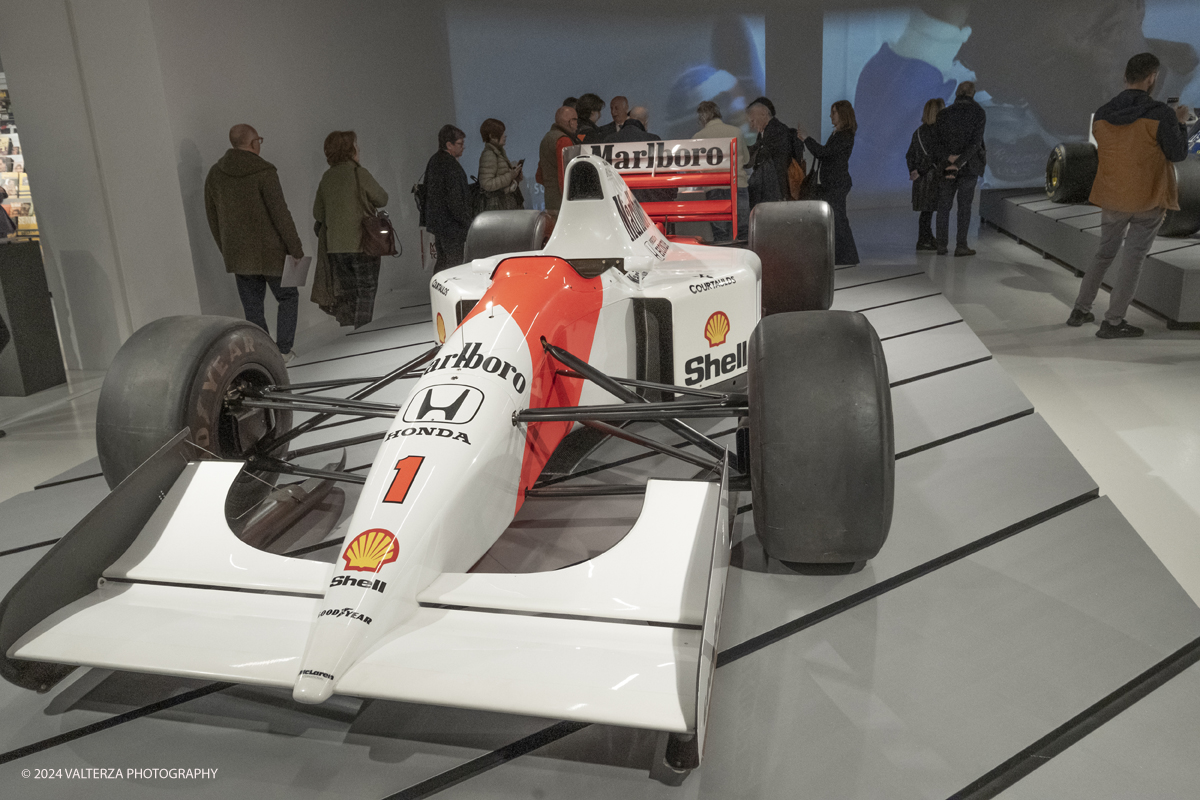 _DSF0298.jpg - 23/04/2024. Torino. La mostra Ã¨ la piÃ¹ grande e completa esposizione di vetture, memorabilia, libri e scatti fotografici mai realizzata ed intende approfondire due aspetti: la storia sportiva del campione e quella privata di un uomo che ha conquistato il cuore di milioni di appassionati in tutto il mondo.. Nella foto vetture di F1 McLaren Honda