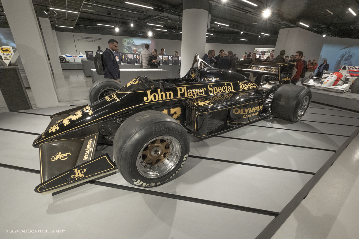 _DSF0345.jpg - 23/04/2024. Torino. La mostra Ã¨ la piÃ¹ grande e completa esposizione di vetture, memorabilia, libri e scatti fotografici mai realizzata ed intende approfondire due aspetti: la storia sportiva del campione e quella privata di un uomo che ha conquistato il cuore di milioni di appassionati in tutto il mondo.. Nella foto Lotus John player Special97T2-Renault, 1985, prima vittoria di Senna in F1