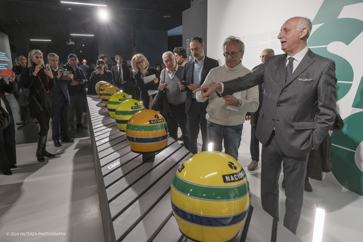 _DSF1307.jpg - 23/04/2024. Torino. La mostra Ã¨ la piÃ¹ grande e completa esposizione di vetture, memorabilia, libri e scatti fotografici mai realizzata ed intende approfondire due aspetti: la storia sportiva del campione e quella privata di un uomo che ha conquistato il cuore di milioni di appassionati in tutto il mondo.. Nella foto visita alla mostra guidata dal curatore, Carlo Cavicchi