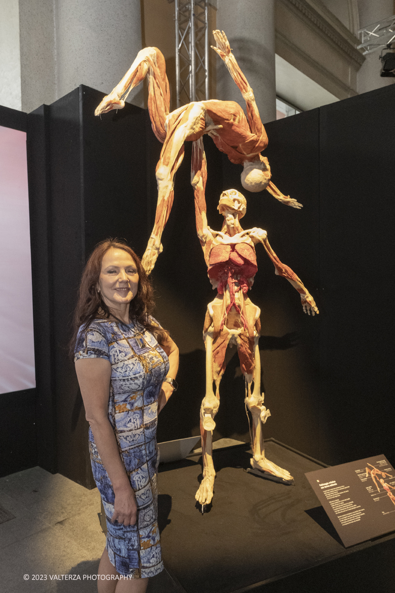 _DSF5419.jpg - 15/09/20223. Torino. La Sala degli Stemmi della Stazione di Torino Porta Nuova ospita, dal 15 settembre 2023 al 14 gennaio 2024, la nuova mostra originale â€œBody Worlds Vitalâ€�. Nella foto la curatrice della mostra dott.ssa Angelina Whalley