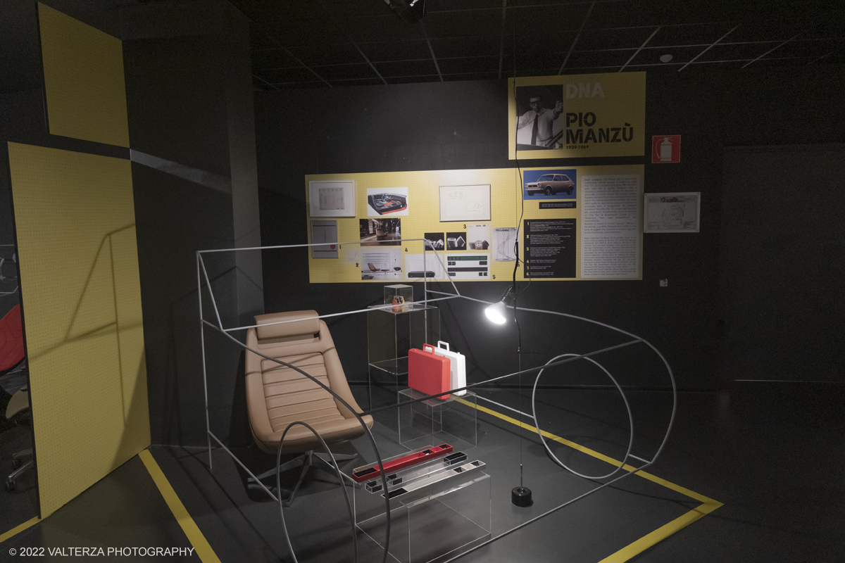 _DSF9468.jpg - 29/11/2022. Torino. Una doppia mostra realizzata dal MAUTO â€“ Museo Nazionale dellâ€™Automobile di Torino e ADI Design Museum â€“ Compasso dâ€™Oro di Milano: due sedi espositive, una a Torino    lâ€™altra a Milano, per raccontare il rapporto tra industrial design e car design, la scuola milanese e quella torinese, due cittÃ  che si guardano in modo non sempre lineare. Nella foto isola espositiva dedicata a Pio Manzu'