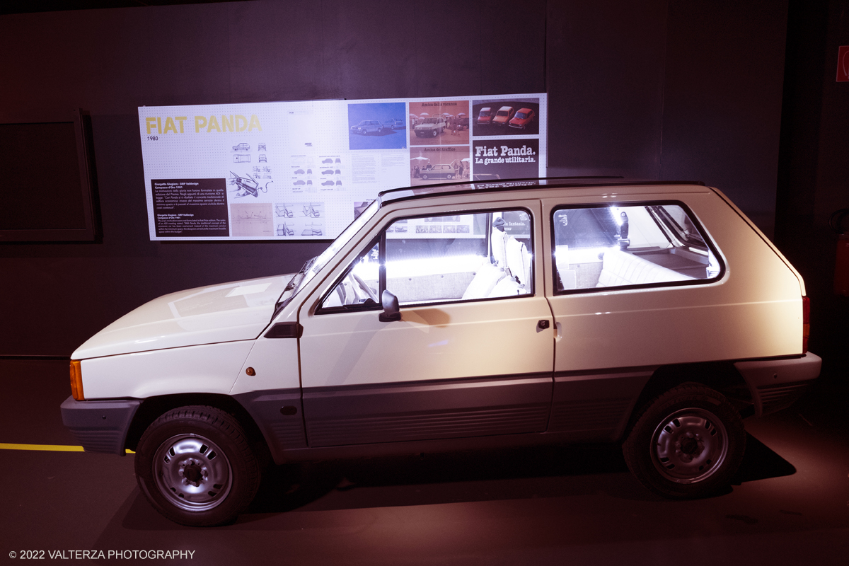 _DSF9838.jpg - 29/11/2022. Torino. Una doppia mostra realizzata dal MAUTO â€“ Museo Nazionale dellâ€™Automobile di Torino e ADI Design Museum â€“ Compasso dâ€™Oro di Milano: due sedi espositive, una a Torino    lâ€™altra a Milano, per raccontare il rapporto tra industrial design e car design, la scuola milanese e quella torinese, due cittÃ  che si guardano in modo non sempre lineare. Nella foto. Fiat Panda, compasso d'oro 1981