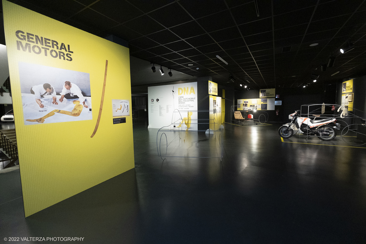 _DSF9859.jpg - 29/11/2022. Torino. Una doppia mostra realizzata dal MAUTO â€“ Museo Nazionale dellâ€™Automobile di Torino e ADI Design Museum â€“ Compasso dâ€™Oro di Milano: due sedi espositive, una a Torino    lâ€™altra a Milano, per raccontare il rapporto tra industrial design e car design, la scuola milanese e quella torinese, due cittÃ  che si guardano in modo non sempre lineare. Nella foto parte dell'allestimento della mostra