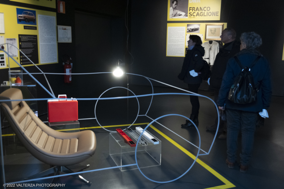 _DSF9878.jpg - 29/11/2022. Torino. Una doppia mostra realizzata dal MAUTO â€“ Museo Nazionale dellâ€™Automobile di Torino e ADI Design Museum â€“ Compasso dâ€™Oro di Milano: due sedi espositive, una a Torino    lâ€™altra a Milano, per raccontare il rapporto tra industrial design e car design, la scuola milanese e quella torinese, due cittÃ  che si guardano in modo non sempre lineare. Nella foto in visita alla mostra