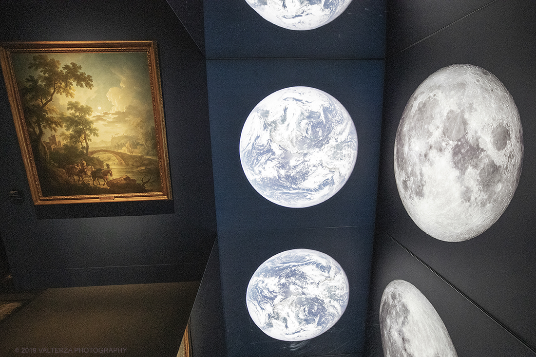 _G3I1240.jpg - 18/07/2019. Torino. A cinquant'anni esatti dallo sbarco del primo uomo sulla luna , Palazzo Madama presenta la mostra dalla Terra alla Luna. In mostra oltre 60 opere che raccontano l'influenza dell'astro d'argento sull'arte e sugli artisti dall'ottocento al 1969. Nella foto la zona di ingresso alla mostra.