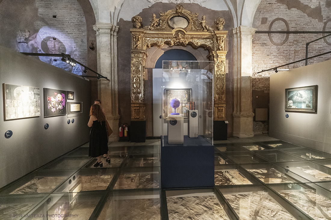 _G3I1270.jpg - 18/07/2019. Torino. A cinquant'anni esatti dallo sbarco del primo uomo sulla luna , Palazzo Madama presenta la mostra dalla Terra alla Luna. In mostra oltre 60 opere che raccontano l'influenza dell'astro d'argento sull'arte e sugli artisti dall'ottocento al 1969. Nella foto una delle sale della mostra