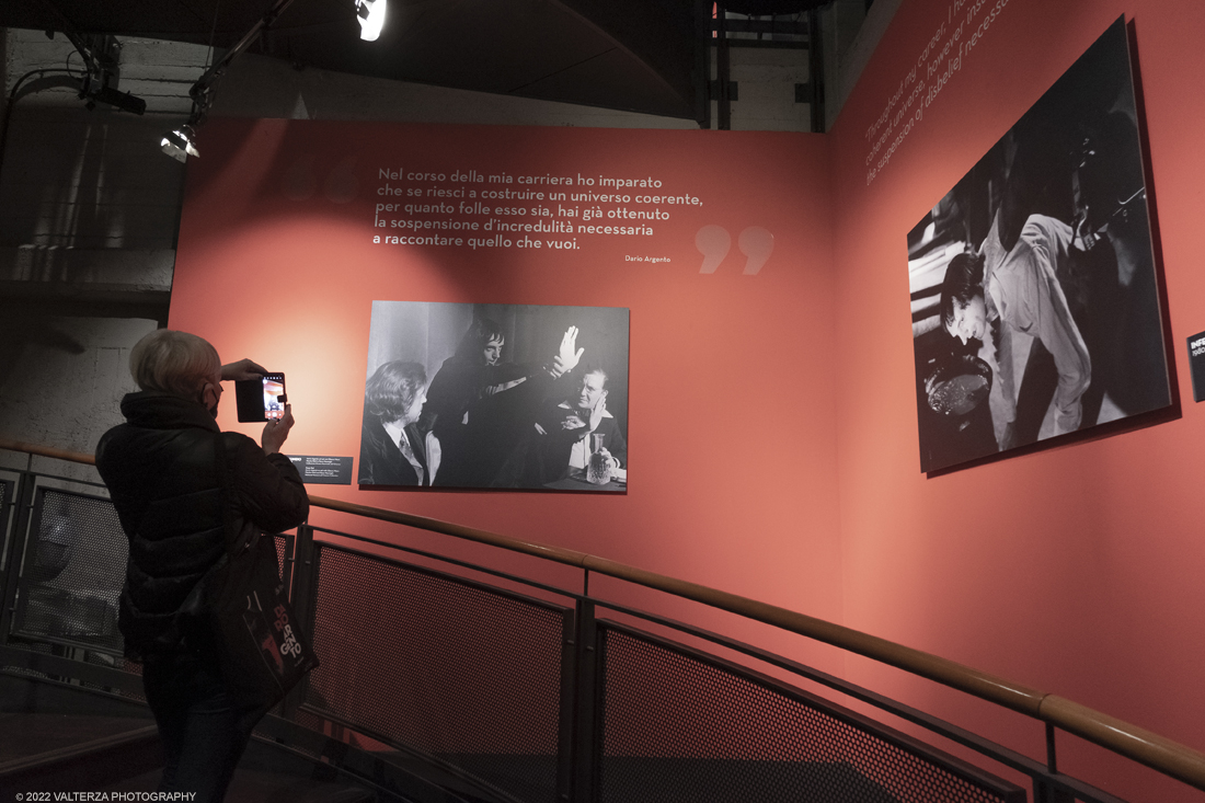 _DSF1007.jpg - 05/04/2022. Torino. Presentata la prima mostra dedicata a un grande maestro del cinema: il regista, sceneggiatore e produttore Dario Argento (Roma, 1940). Nella foto la parte iniziale della mostra