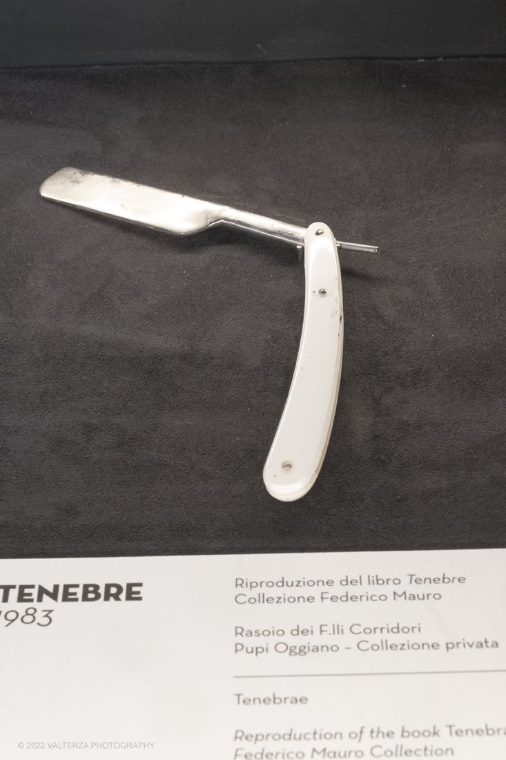 _DSF1173.jpg - 05/04/2022. Torino. Presentata la prima mostra dedicata a un grande maestro del cinema: il regista, sceneggiatore e produttore Dario Argento (Roma, 1940). Nella foto materiale del film Tenebre 1982