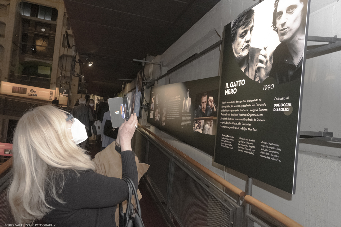 _DSF1219.jpg - 05/04/2022. Torino. Presentata la prima mostra dedicata a un grande maestro del cinema: il regista, sceneggiatore e produttore Dario Argento (Roma, 1940). Nella foto materiale del film Il gatto nero 1990