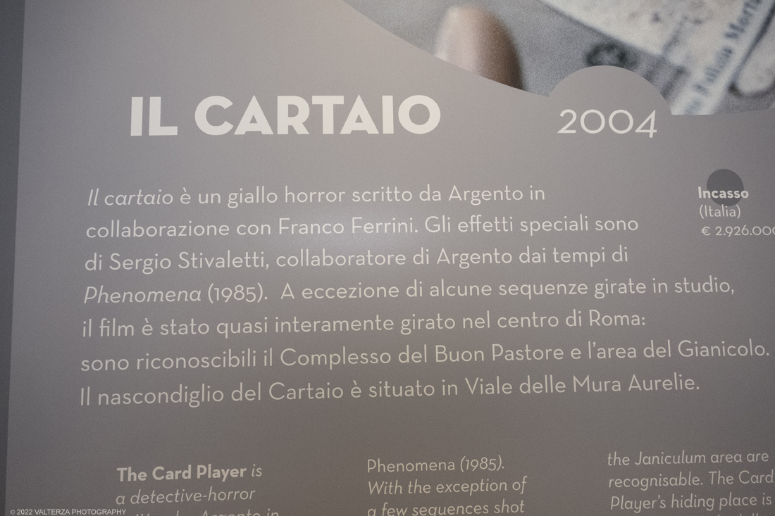 _DSF1250.jpg - 05/04/2022. Torino. Presentata la prima mostra dedicata a un grande maestro del cinema: il regista, sceneggiatore e produttore Dario Argento (Roma, 1940). Nella foto materiale del film Il cartaio 2004