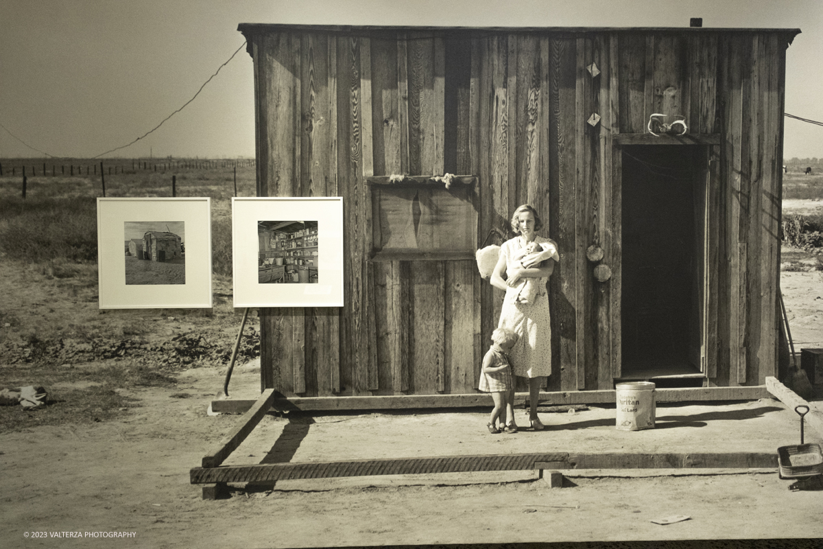 _DSF8065.jpg - 18/07/2023. Torino. La mostra si compone di 200 immagini  e presenta la carriera di Dorothea Lange. Il percorso di mostra si concentra in particolare sugli anni Trenta e Quaranta, picco assoluto della sua attivitÃ . Nella foto Jungles ,cosi erano definiti gli assembramenti di baracche dei migranti