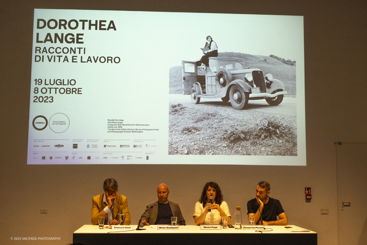 _DSF8183.jpg - 18/07/2023. Torino. La mostra si compone di 200 immagini  e presenta la carriera di Dorothea Lange. Il percorso di mostra si concentra in particolare sugli anni Trenta e Quaranta, picco assoluto della sua attivitÃ . Nella foto un momento della presentazione della mostra.