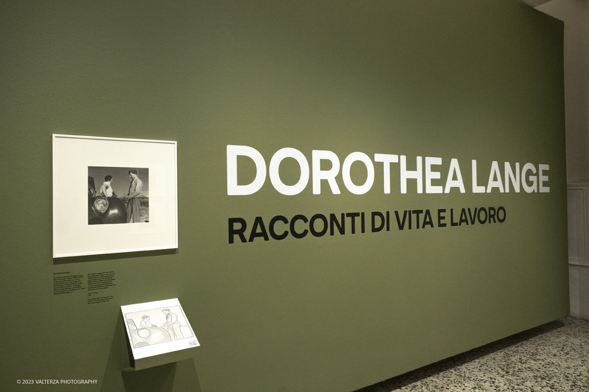 _DSF8226.jpg - 18/07/2023. Torino. La mostra si compone di 200 immagini  e presenta la carriera di Dorothea Lange. Il percorso di mostra si concentra in particolare sugli anni Trenta e Quaranta, picco assoluto della sua attivitÃ . Nella foto la sala di apertura della mostra