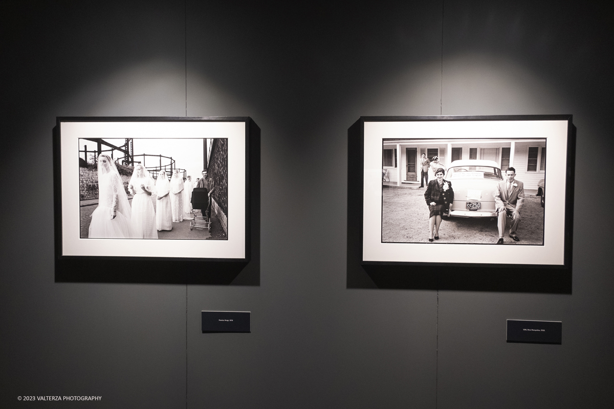 _DSF1387.jpg - 03/03/2023. Torino. In mostra le fotografie che nella lunghissima carriera di Erwitt meglio hanno descritto e rappresentato tutte le sfaccettature  dellâ€™essere famiglia. Nella foto Francia, Parigi 1978 e  USA, New Hampshire 1958