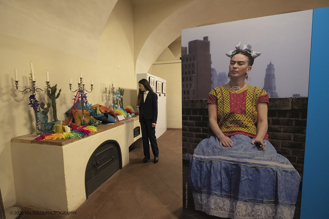 _DSF1450.jpg - 31/01/2020. Torino. " Frida Kahlo through the lens of Nickolas Murray" .Un viaggio emozionale nella vita dell'icona mondiale Frida Kahlo. Un percorso per conoscere la donna, viverla e comprendere la sua essenza, fatta di forza, coraggio, talento e un immenso amore. Una mostra evento per la prima volta in Europa. Nella foto una parte dell'allestimento della mostra