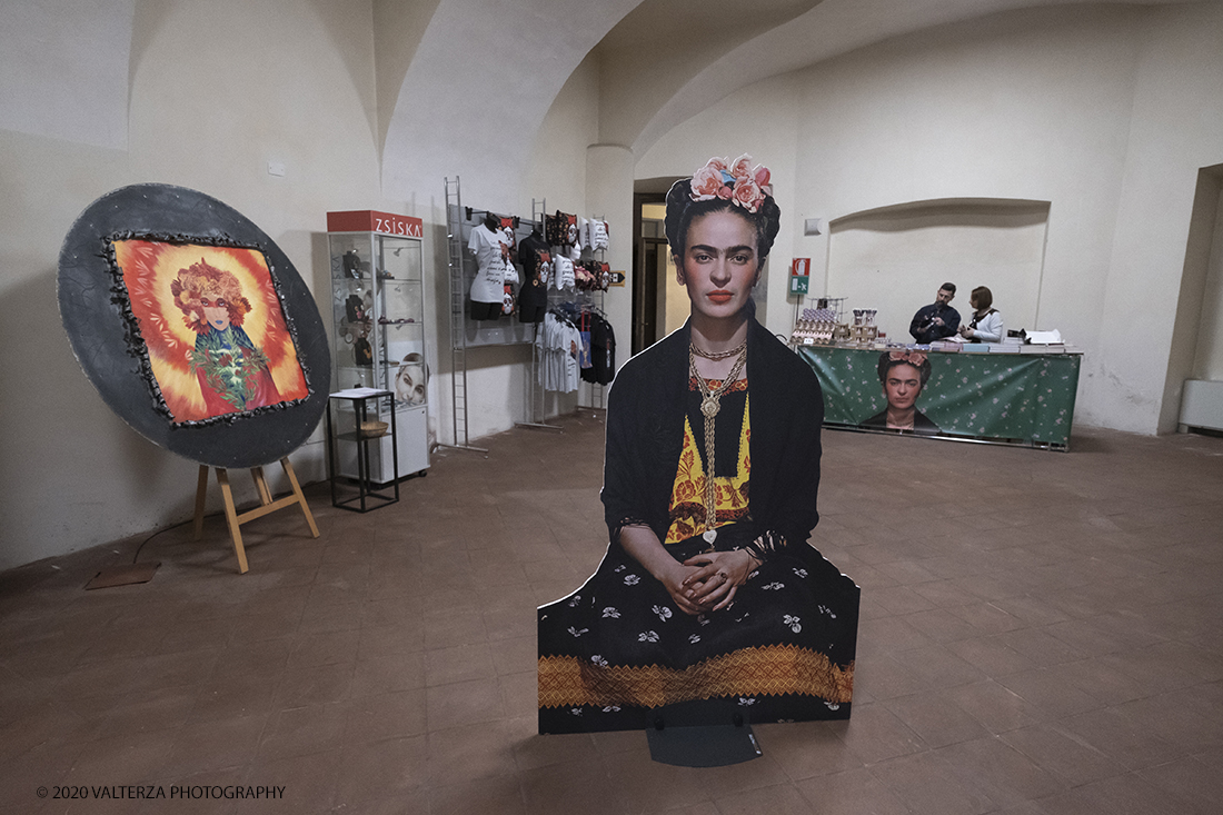 _DSF1474.jpg - 31/01/2020. Torino. " Frida Kahlo through the lens of Nickolas Murray" .Un viaggio emozionale nella vita dell'icona mondiale Frida Kahlo. Un percorso per conoscere la donna, viverla e comprendere la sua essenza, fatta di forza, coraggio, talento e un immenso amore. Una mostra evento per la prima volta in Europa. Nella foto l'area dell shop dedicato a Frida.