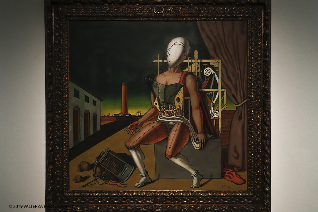 _G3I2248.jpg - 18/04/2019. Torino, La GAM di Torino presenta la grande mostra Giorgio de Chirico. Ritorno al Futuro, Neometafisica e Arte Contemporanea, un dialogo tra la pittura neometafisica di Giorgio de Chirico (Volo, Grecia, 1888 â€“ Roma, 1978) e le generazioni di artisti che, in particolare dagli anni Sessanta in poi, si sono ispirati alla sua opera, riconoscendolo come il maestro che ha anticipato la loro nuova visione e che con la sua neometafisica si Ã¨ posto in un confronto diretto con gli autori piÃ¹ giovani. Nella foto Orfeo Trovatore stanco. Olio su tela; 1970. Sezione Giorgio De Chirico Neometafisico