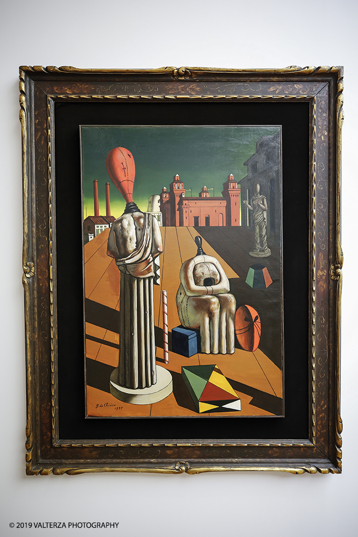 _X9B8006.jpg - 18/04/2019. Torino, La GAM di Torino presenta la grande mostra Giorgio de Chirico. Ritorno al Futuro, Neometafisica e Arte Contemporanea, un dialogo tra la pittura neometafisica di Giorgio de Chirico (Volo, Grecia, 1888 â€“ Roma, 1978) e le generazioni di artisti che, in particolare dagli anni Sessanta in poi, si sono ispirati alla sua opera, riconoscendolo come il maestro che ha anticipato la loro nuova visione e che con la sua neometafisica si Ã¨ posto in un confronto diretto con gli autori piÃ¹ giovani. Nella foto De Chirico; Le muse inquietanti. Olio su tela; 1974