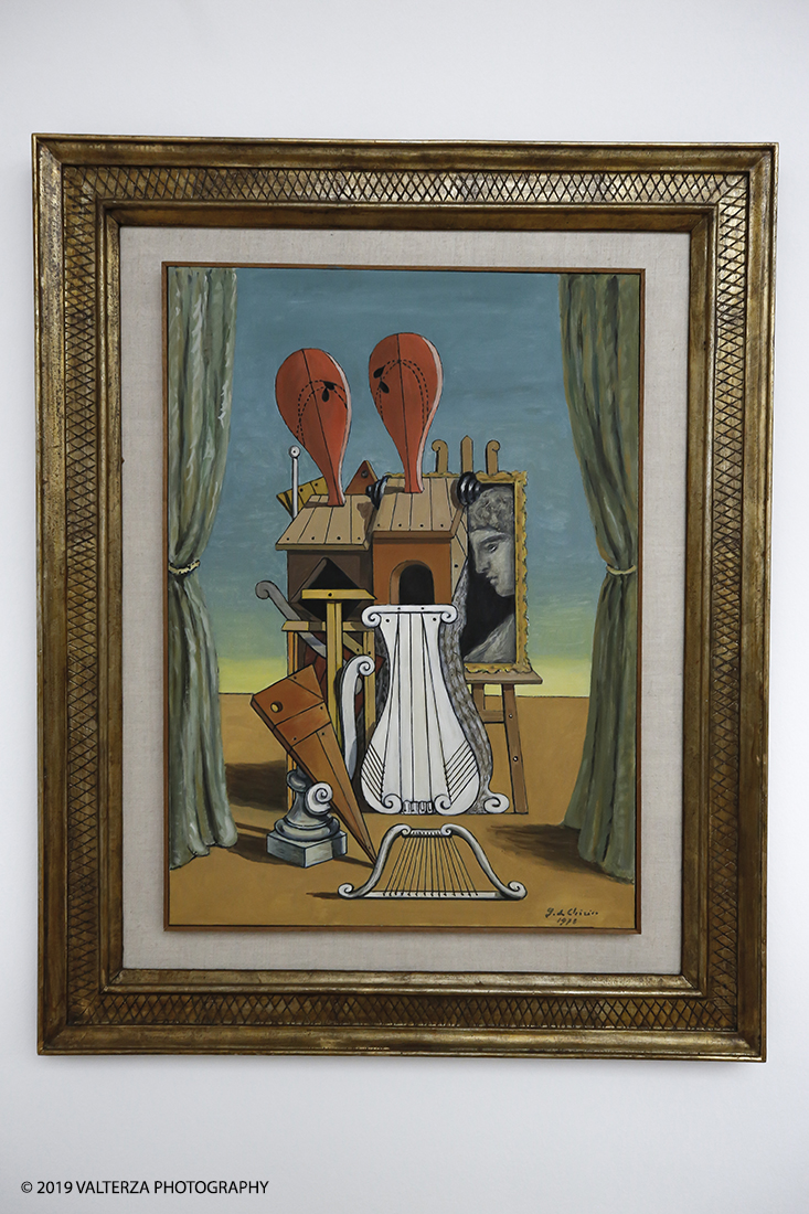 _X9B8040.jpg - 18/04/2019. Torino, La GAM di Torino presenta la grande mostra Giorgio de Chirico. Ritorno al Futuro, Neometafisica e Arte Contemporanea, un dialogo tra la pittura neometafisica di Giorgio de Chirico (Volo, Grecia, 1888 â€“ Roma, 1978) e le generazioni di artisti che, in particolare dagli anni Sessanta in poi, si sono ispirati alla sua opera, riconoscendolo come il maestro che ha anticipato la loro nuova visione e che con la sua neometafisica si Ã¨ posto in un confronto diretto con gli autori piÃ¹ giovani. Nella foto De Chirico; Le muse della lirica. Olio su tela 1973