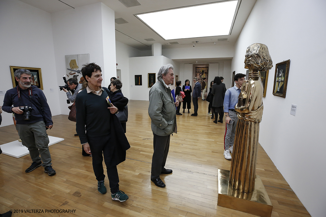 _X9B8065.jpg - 18/04/2019. Torino, La GAM di Torino presenta la grande mostra Giorgio de Chirico. Ritorno al Futuro, Neometafisica e Arte Contemporanea, un dialogo tra la pittura neometafisica di Giorgio de Chirico (Volo, Grecia, 1888 â€“ Roma, 1978) e le generazioni di artisti che, in particolare dagli anni Sessanta in poi, si sono ispirati alla sua opera, riconoscendolo come il maestro che ha anticipato la loro nuova visione e che con la sua neometafisica si Ã¨ posto in un confronto diretto con gli autori piÃ¹ giovani. Nella foto la sezione della mostra dedicata al tema Citazioni.